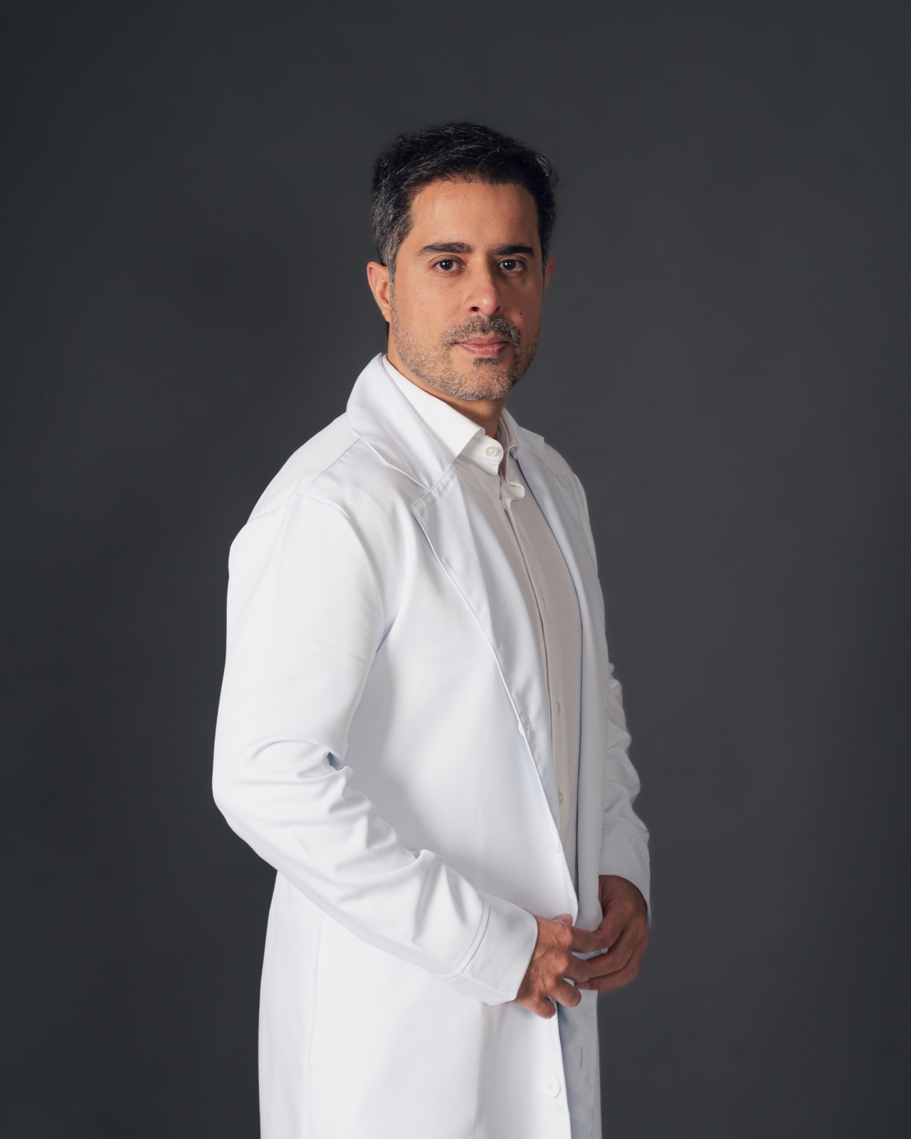 Dr. Jefferson Nunes de jaleco branco